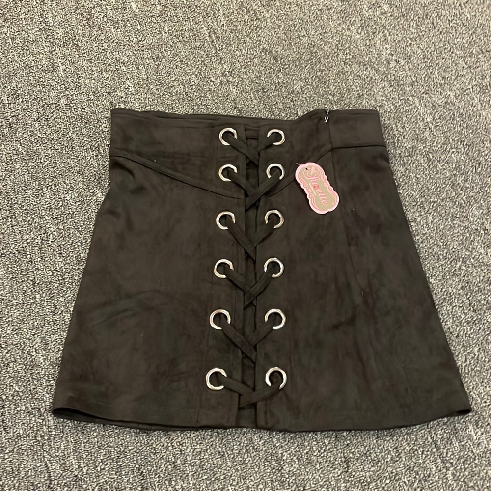 Suede mini skirt with cross design in front. Zipper on side. SIZE SMALL